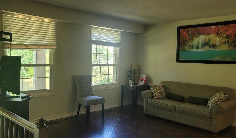 Bed and Breakfast Niagara Falls Villa With Private Pool, Hottub, Water View And Breakfast