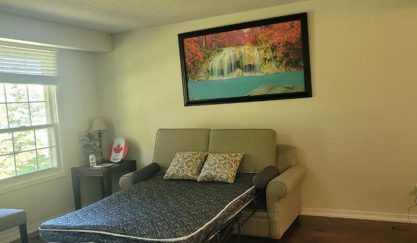Bed and Breakfast Niagara Falls Villa With Private Pool, Hottub, Water View And Breakfast