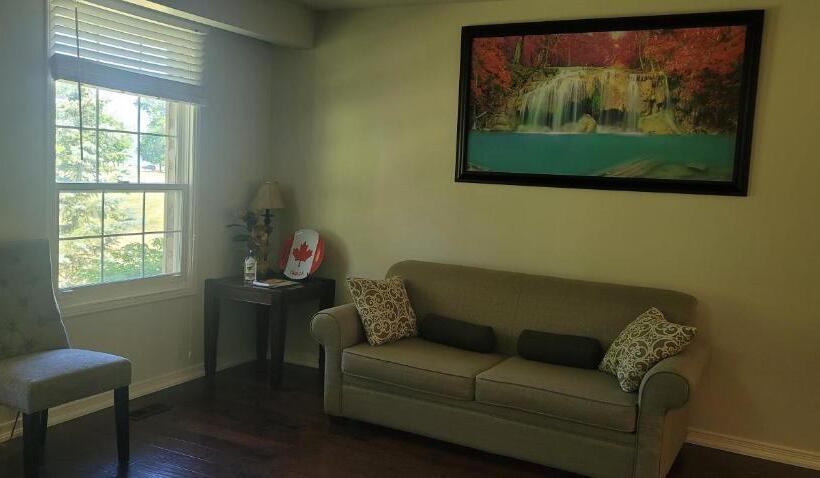 Bed and Breakfast Niagara Falls Villa With Private Pool, Hottub, Water View And Breakfast