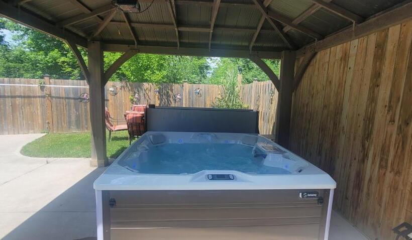 Bed and Breakfast Niagara Falls Villa With Private Pool, Hottub, Water View And Breakfast