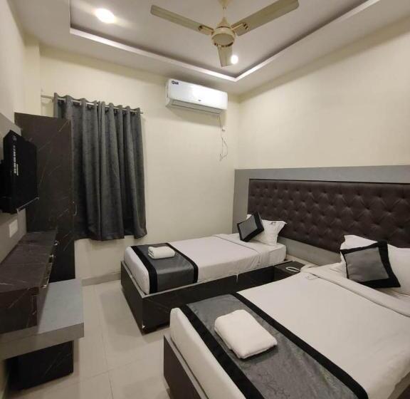 هتل Vighneshwara Inn