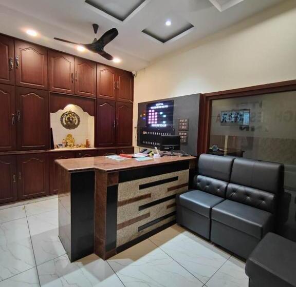 هتل Vighneshwara Inn