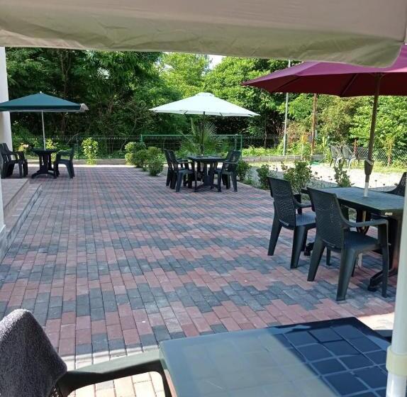 پانسیون Leoni