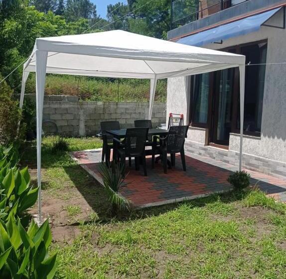 پانسیون Leoni