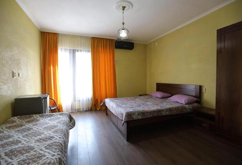 پانسیون Leoni