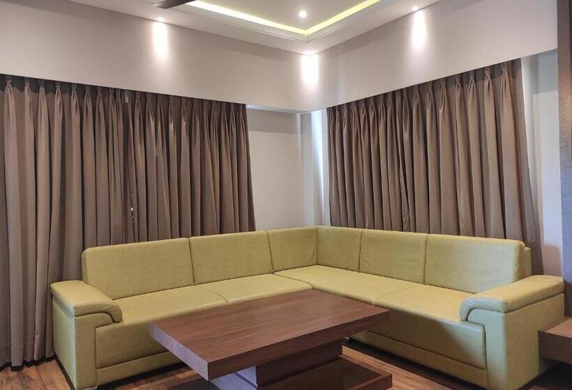 בית מלון כפרי The Dibrugarh Resort