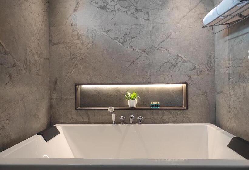 בית מלון כפרי The Dibrugarh Resort