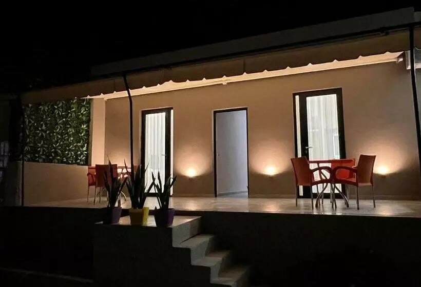 ホテル Mare Rooms Vlore