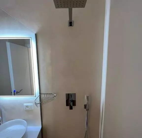 ホテル Mare Rooms Vlore