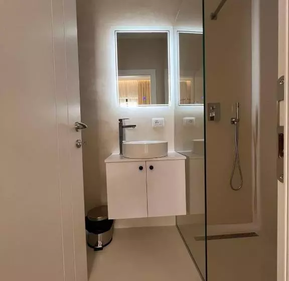 ホテル Mare Rooms Vlore