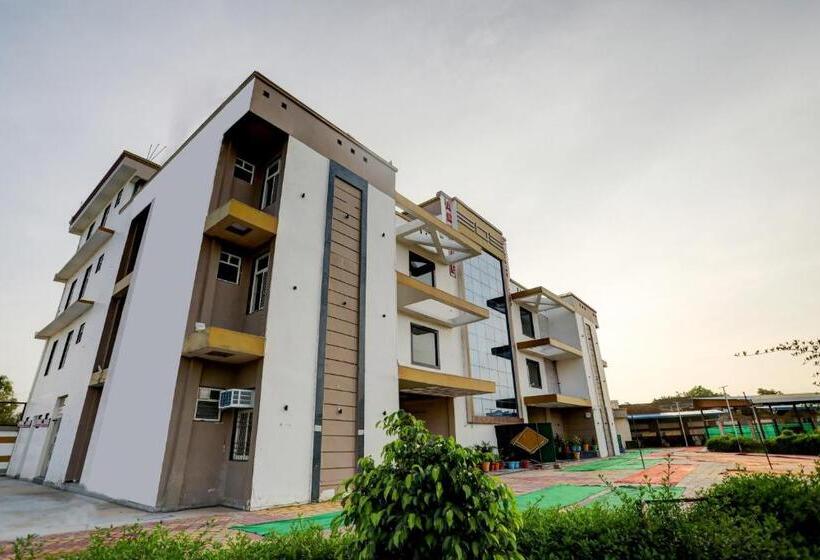 בית מלון כפרי Oyo Anurag Paradise