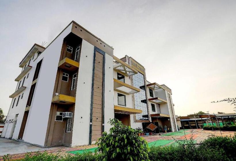 בית מלון כפרי Oyo Anurag Paradise