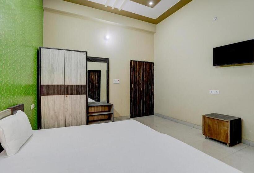 בית מלון כפרי Oyo Anurag Paradise