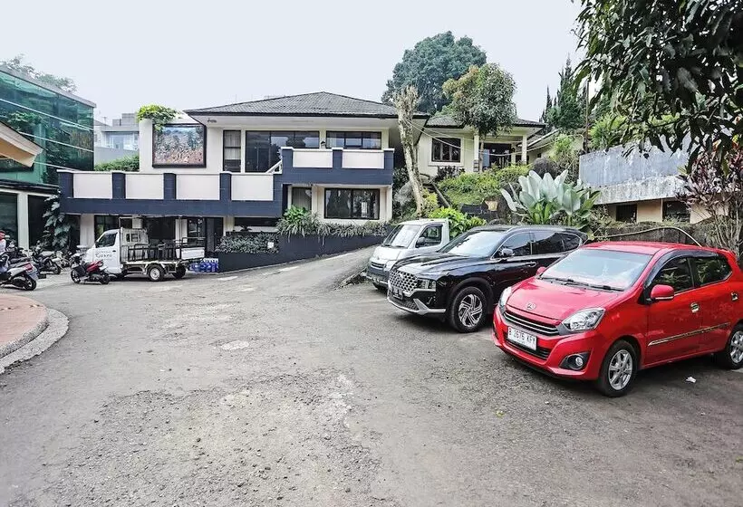 Hotelli Oyo 92717 Tjokro 3