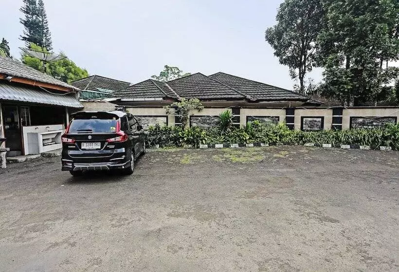 Hotelli Oyo 92717 Tjokro 3