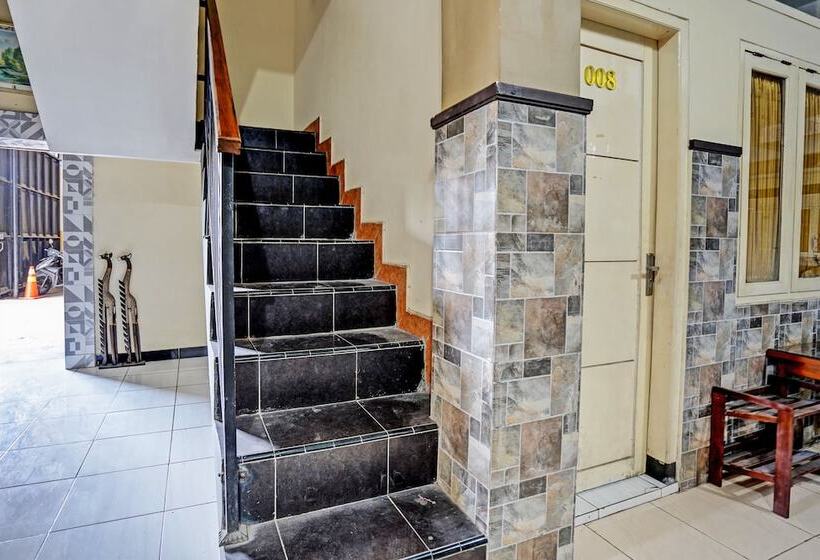 Hotel Oyo 92773 Griya Trubus Syariah