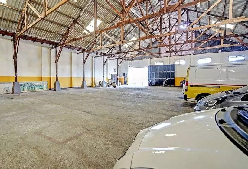 ホテル Oyo 92773 Griya Trubus Syariah