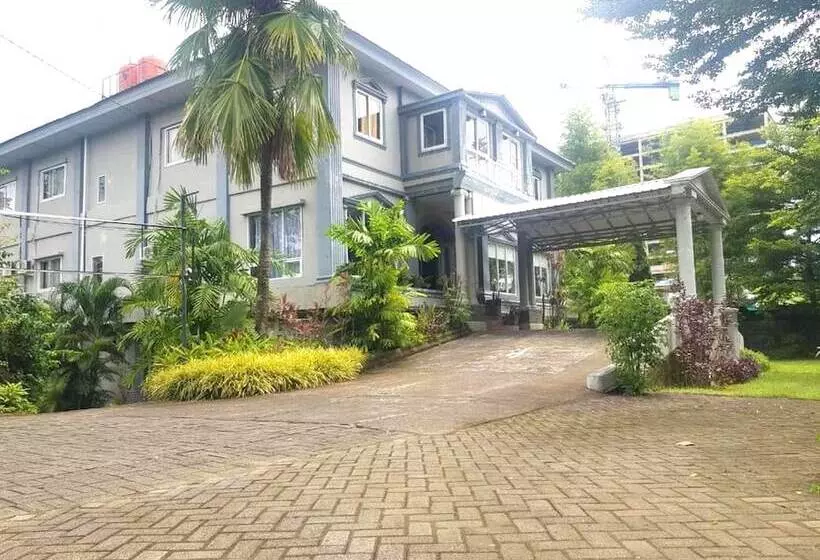 هتل O Rumah Massagena Syariah Near Gedung Olahraga Enrekang