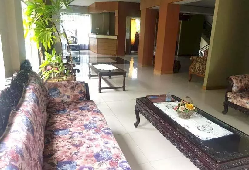 هتل O Rumah Massagena Syariah Near Gedung Olahraga Enrekang