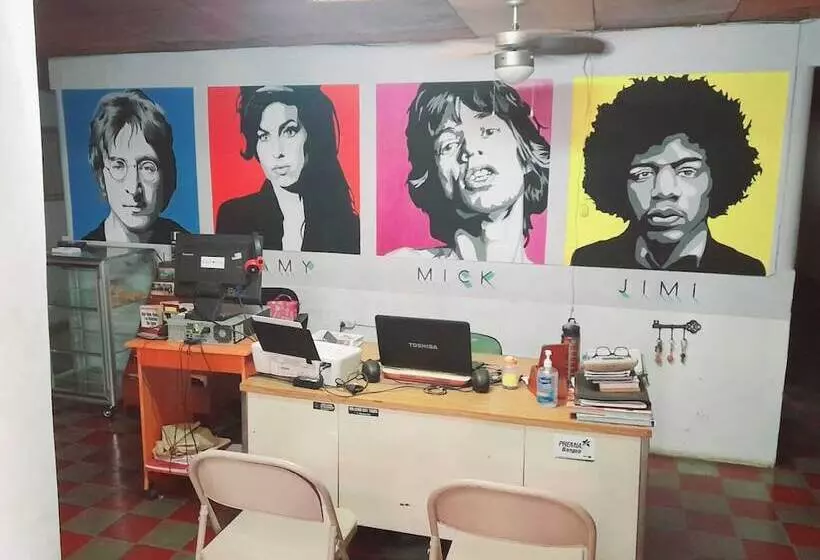 تختخواب و صبحانه Hostal Sultan