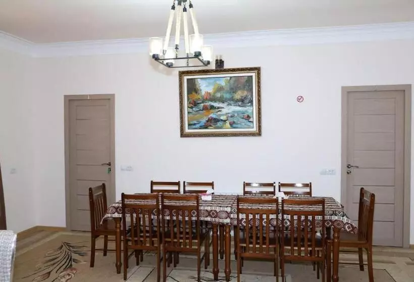 تختخواب و صبحانه J&s Hotel Vanadzor