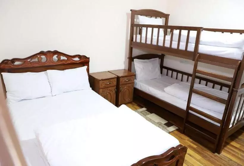 تختخواب و صبحانه J&s Hotel Vanadzor