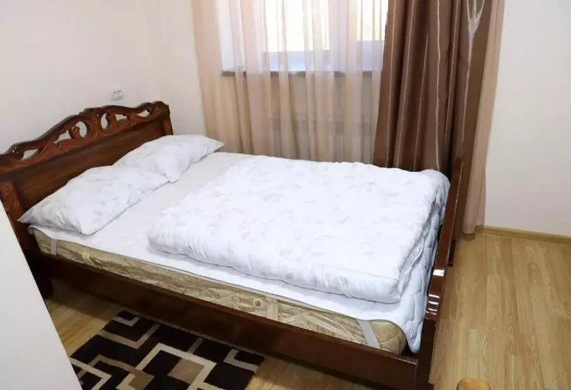 تختخواب و صبحانه J&s Hotel Vanadzor
