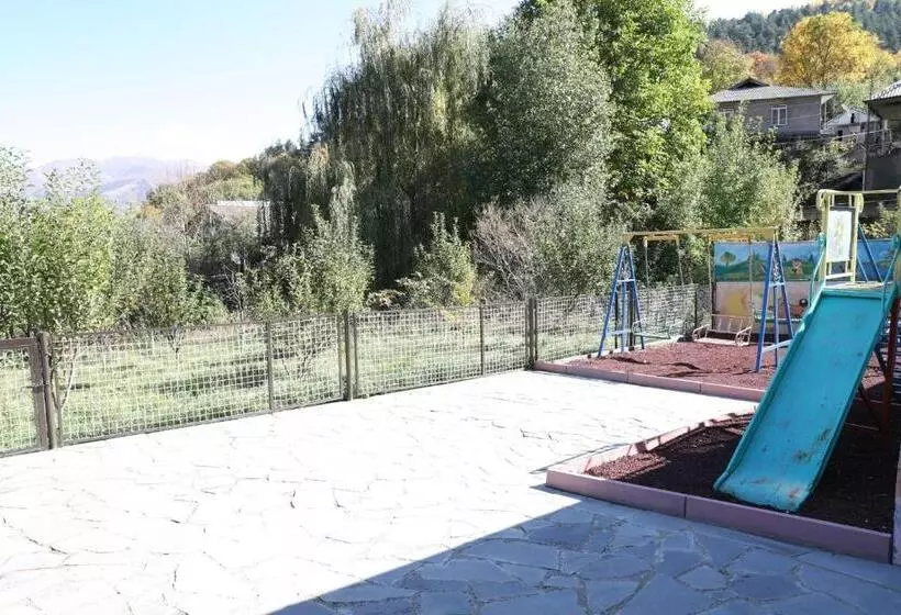 تختخواب و صبحانه J&s Hotel Vanadzor