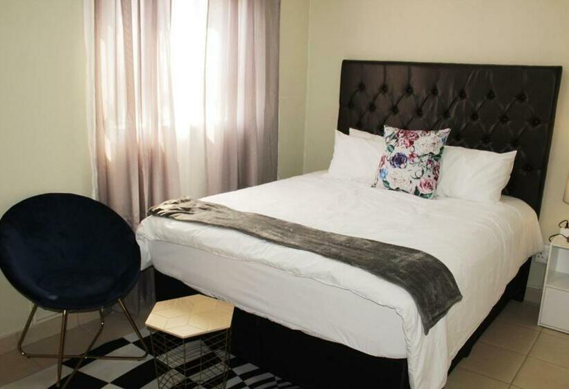 膳宿费 Emperor Lodge And Tours