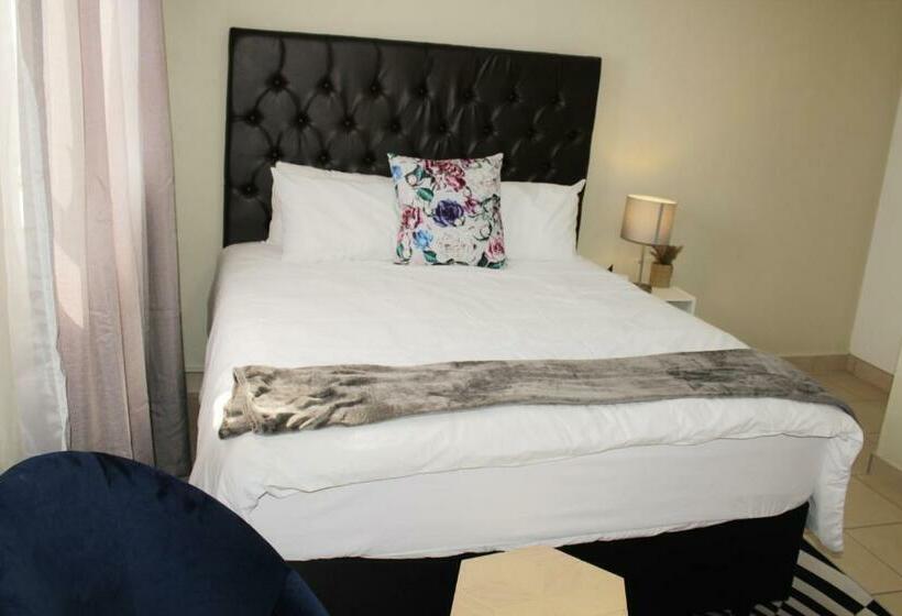 膳宿费 Emperor Lodge And Tours