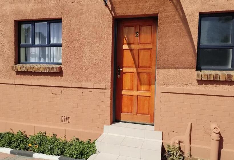 膳宿费 Emperor Lodge And Tours