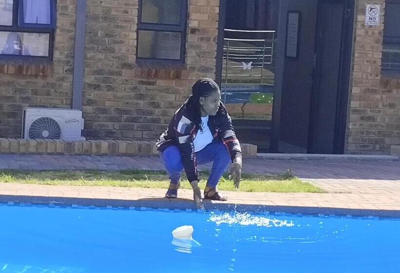 膳宿费 Emperor Lodge And Tours