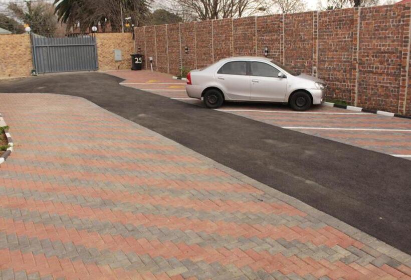 膳宿费 Emperor Lodge And Tours