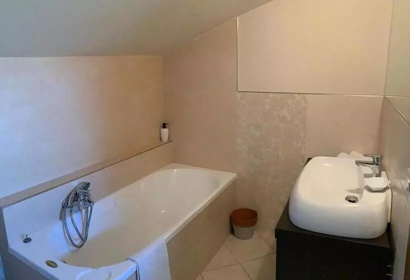 ペンション Pagnani Guest House
