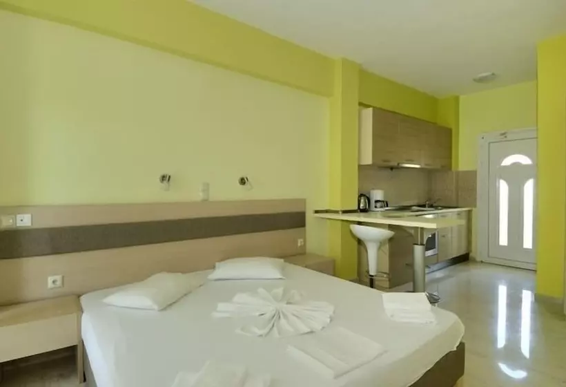 Albatros Studios & Apartments