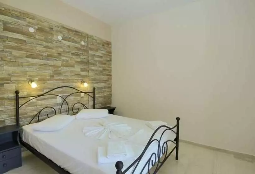 Albatros Studios & Apartments