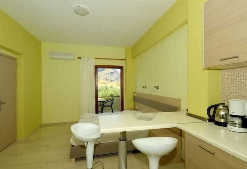 Albatros Studios & Apartments