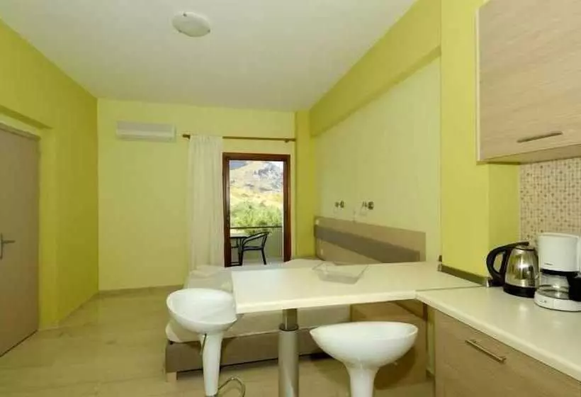 Albatros Studios & Apartments