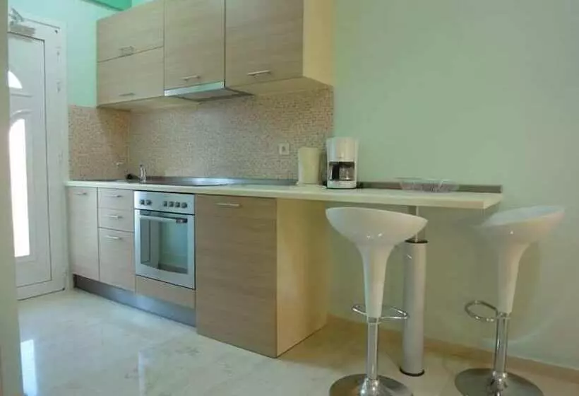 Albatros Studios & Apartments
