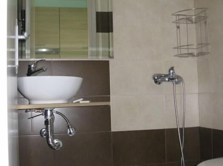 Albatros Studios & Apartments