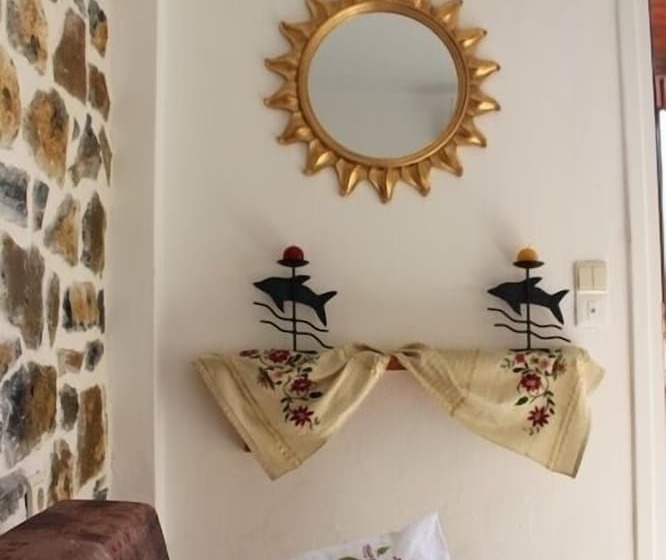 Albatros Studios & Apartments