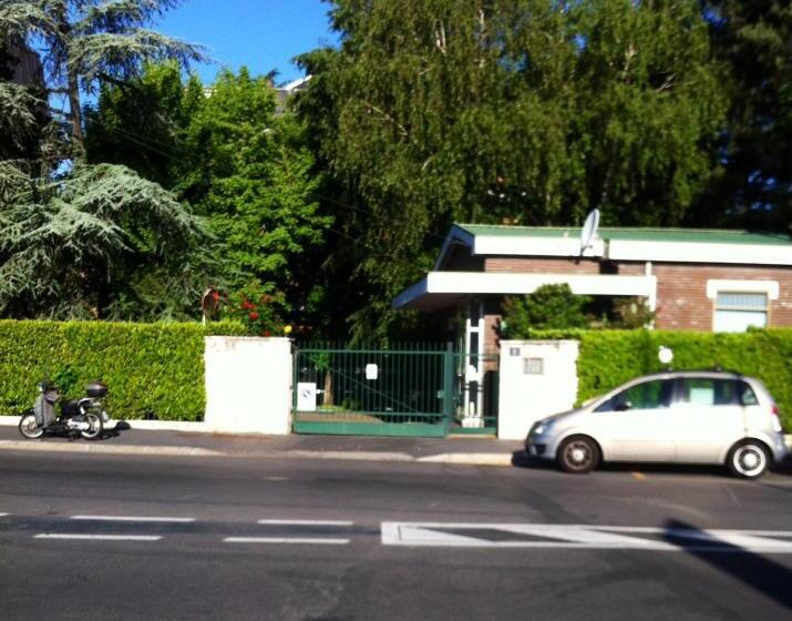 تختخواب و صبحانه Mi. Style