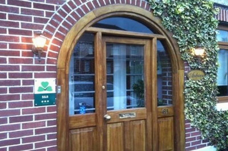 住宿加早餐  Auburn