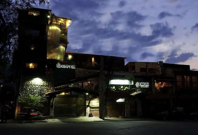 هتل B & B Comfy Inn