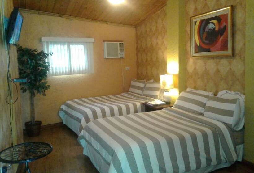 هتل B & B Comfy Inn