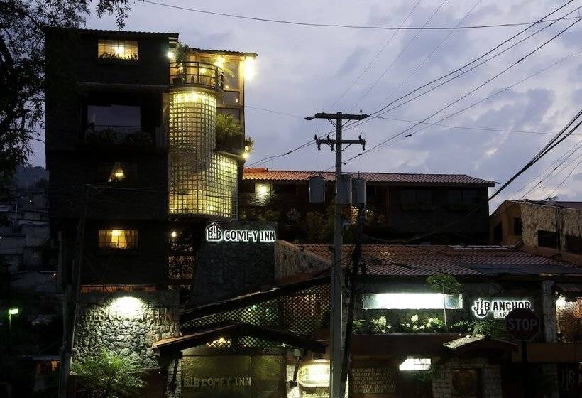 هتل B & B Comfy Inn