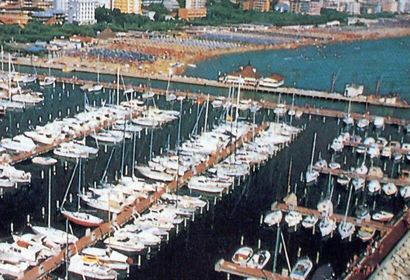 酒店 Caesar Bed And Breakfast