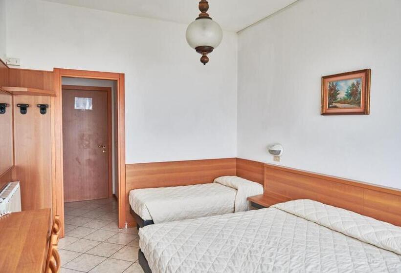 酒店 Caesar Bed And Breakfast