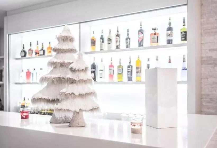 هتل Hôtel Le White Le 42 Restaurant