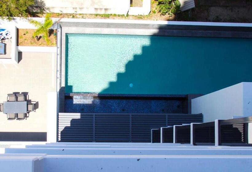 בית מלון כפרי Synergy Broadbeach   Official